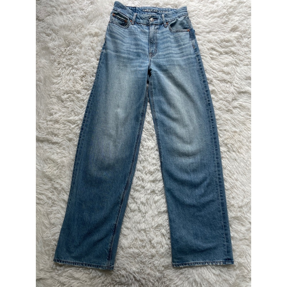 American Eagle Strigid Curvy Super High-Rise Baggy Straight Jeans